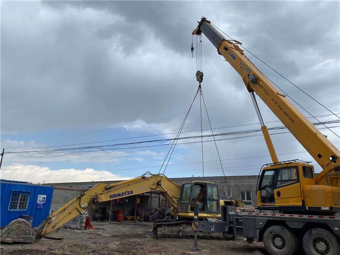 石阡县25吨吊车的工作半径是多少？