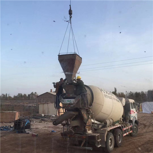 石阡县“精准瞄准”—— 吊车的 “定位导航” 技术