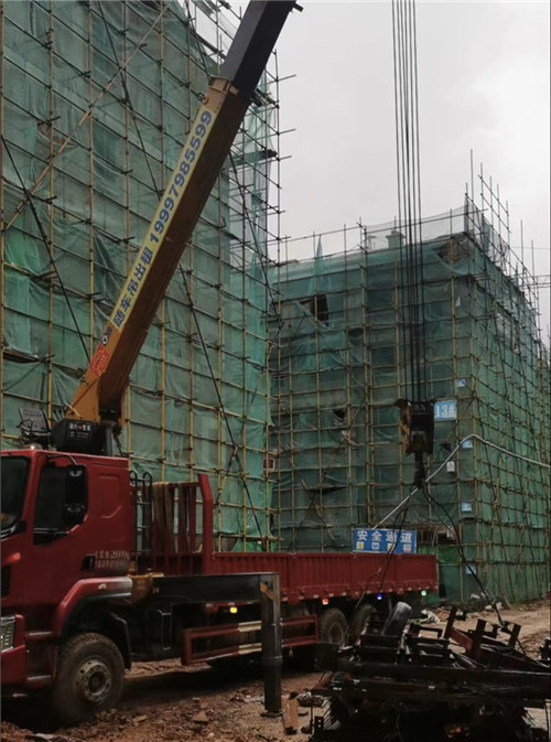 石阡县“慢工细活”—— 吊车的 “微动控制” 技术