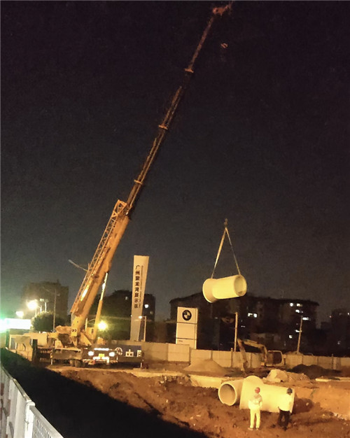 石阡县“弯臂矫正”—— 吊车的 “形变补偿” 技术