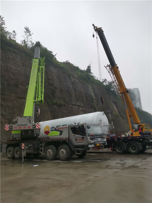 石阡县“不怕风雨冻”—— 吊车的 “恶劣环境适应” 技术